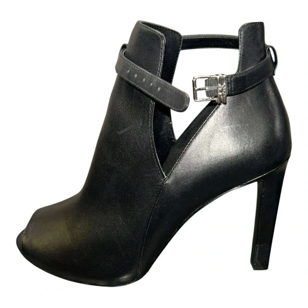 Elegant Black Women’s Leather Peep-Toe Ankle Boots size 9.5